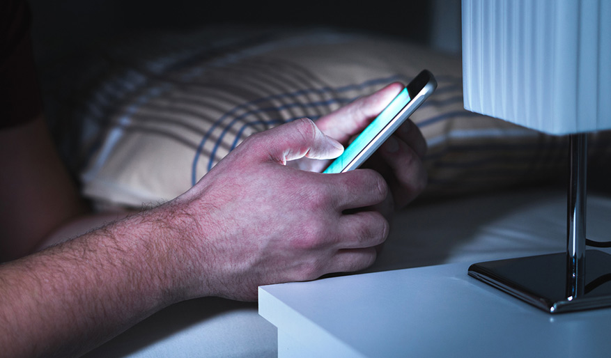 4 Reasons To Stop Using Smartphone At Bedtime Technology Side Effects 8083
